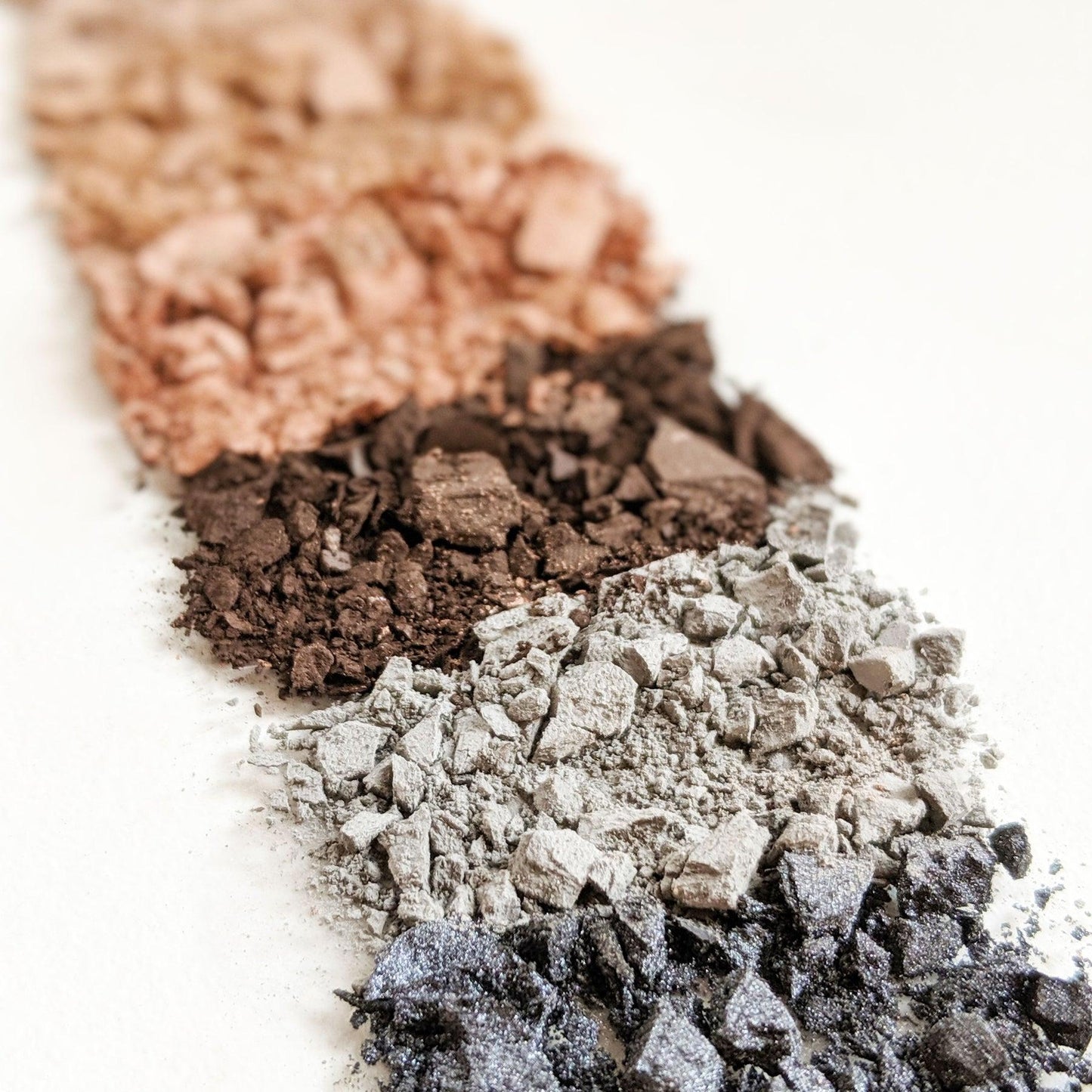 Maelle DAWN TO DUSK EYESHADOW COLLECTION - Eight (8x) eyeshadow shades in a mirrored compact Matte Metallic Satin Glitter Makeup Smokey Cosmetic Multicolor