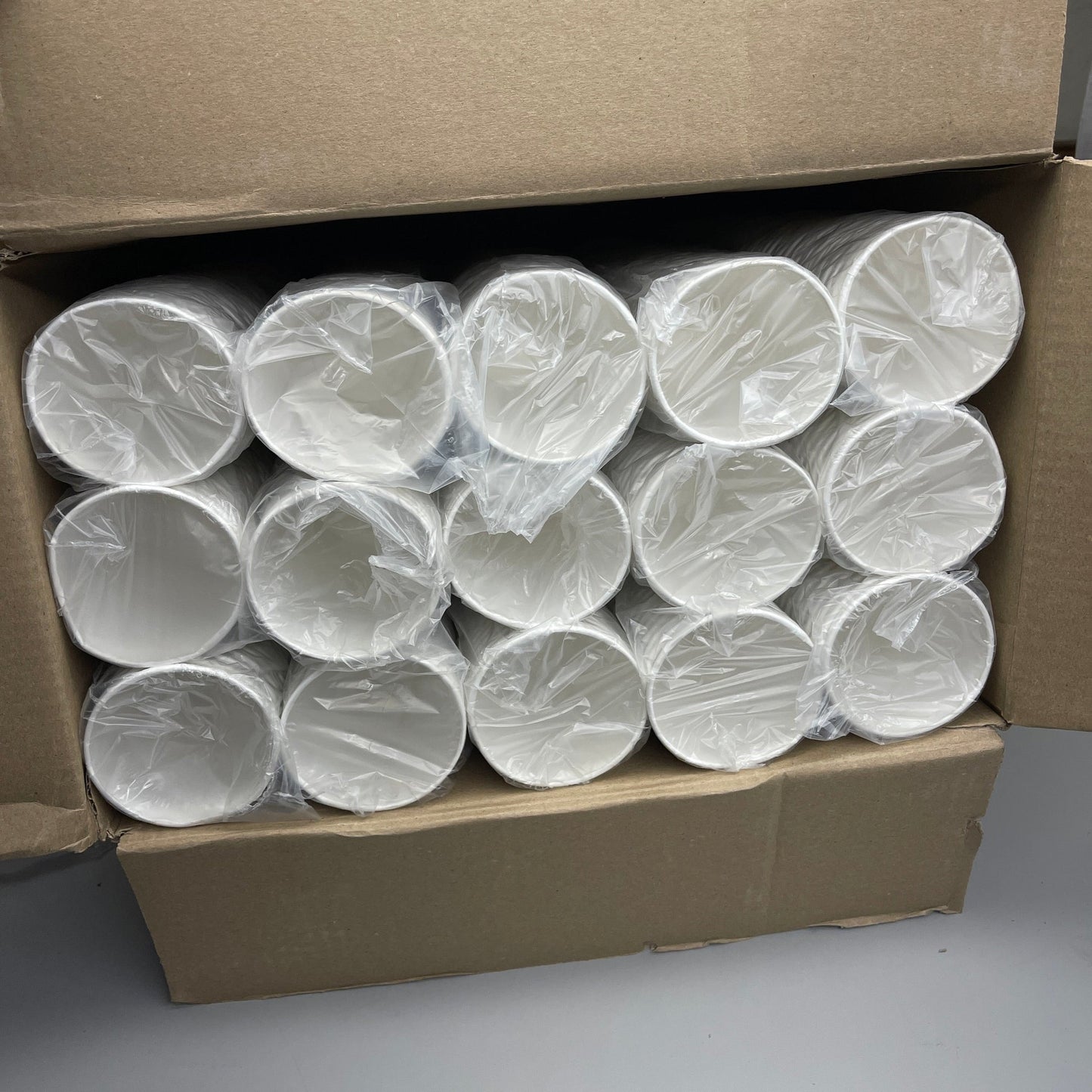 STARBUCKS 20 oz Venti HOT Cups White 600 ct Model: 011098808