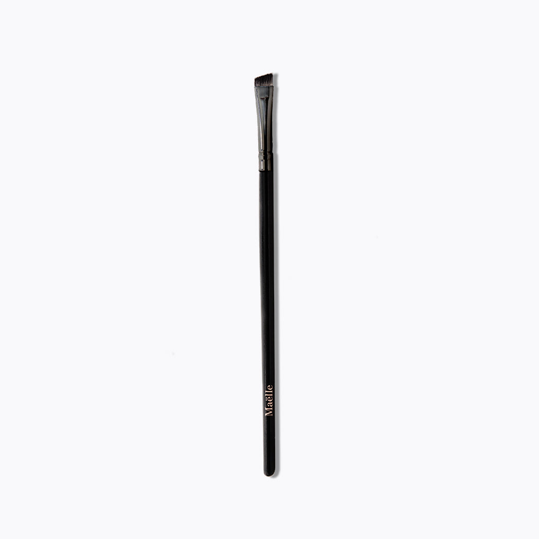 Maelle ANGLED EYESHADOW BRUSH - Makeup Tools/ Brushes Angled brush, precise applications, expert detail on the lids or the crease of the eye - Flawless Makeup Brush