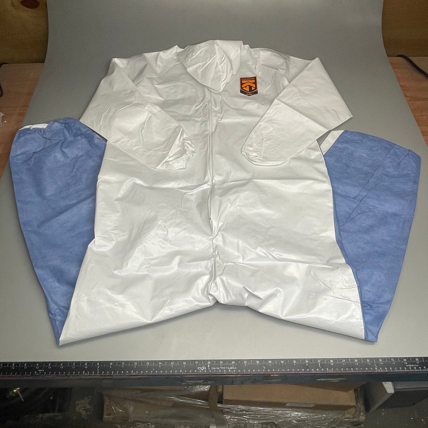 Kleenguard Protective Clothing XL A40 Coveralls Breathable Back White / Blue Model: 37163